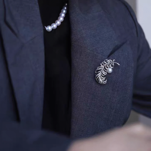 Alternative view of 9mm Radiant Floral Bloom AAAA Freshwater Pearl Brooch